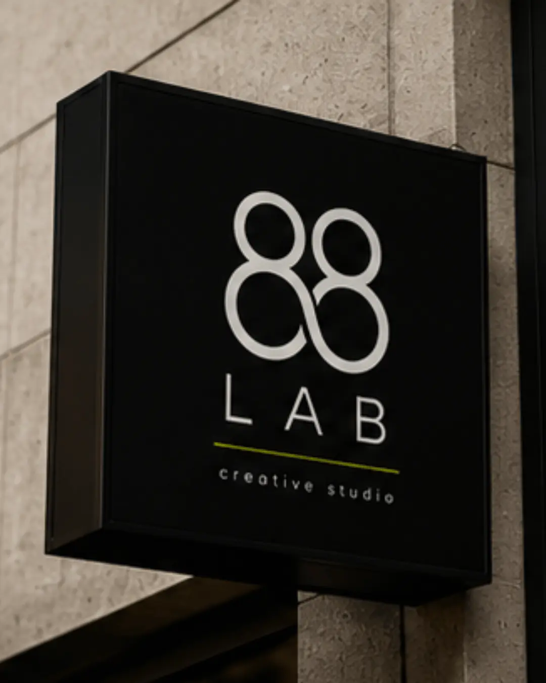 Letreiro externo da 88 LAB