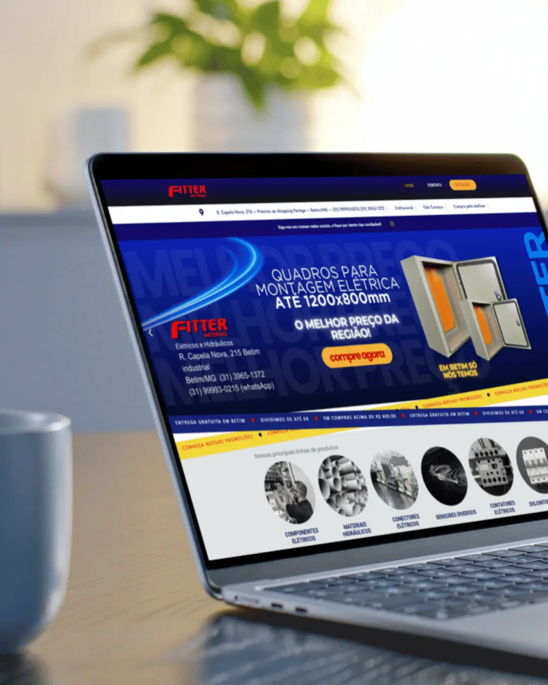 Site Fitter Materiais apresentado em notebook