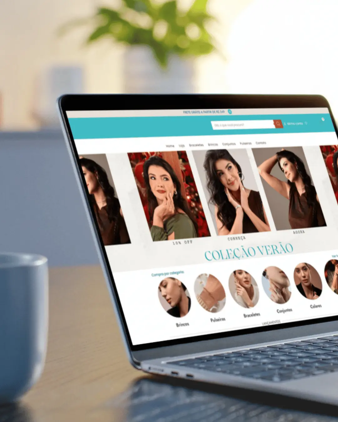 Site Lua Acessórios apresentado em notebook