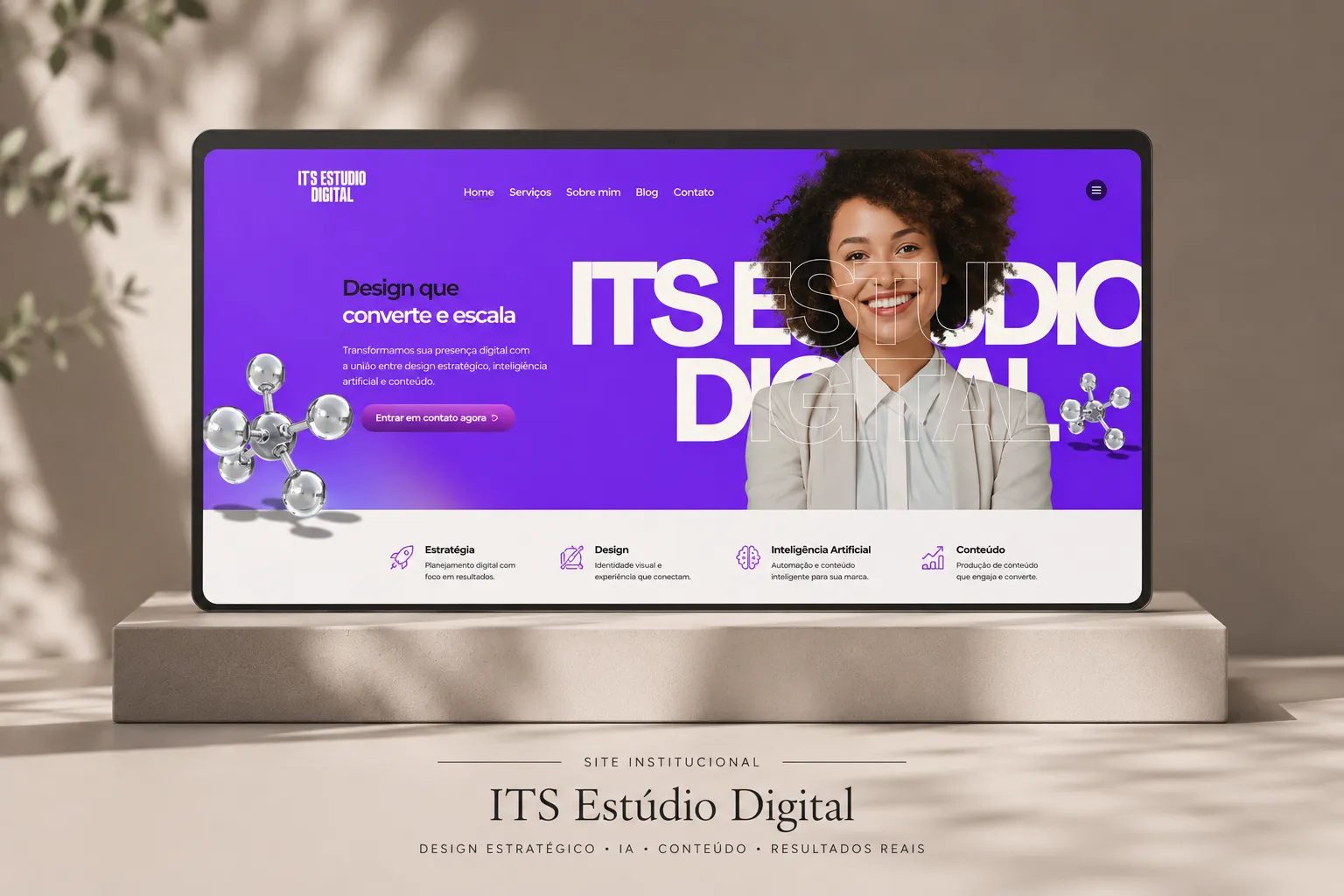 Projeto do site ITS Estúdio Digital exibido em uma tela